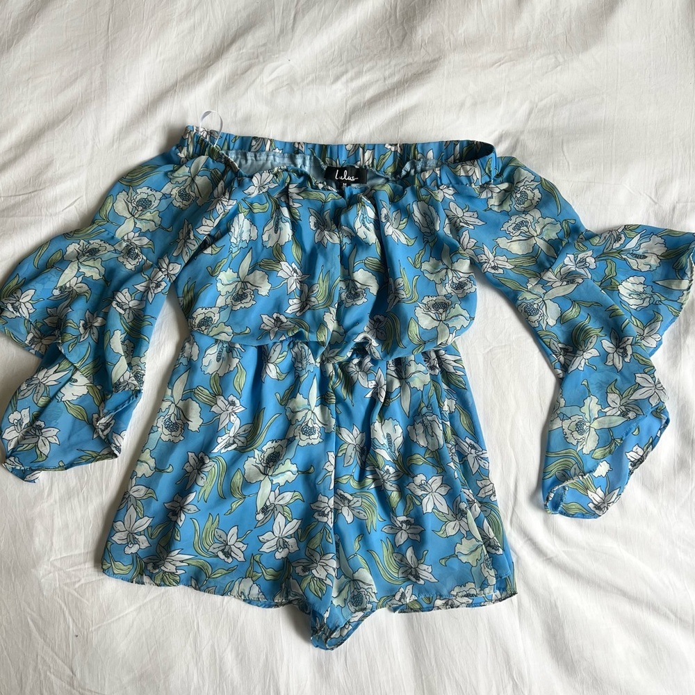 LuLu’s Blue Floral Off the Shoulder Romper - M